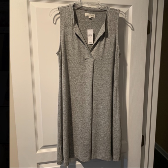 LOFT Dresses & Skirts - LOFT LOU AND GREY SLEEVES DRESS SIZE MEDIUM IN GREY. NWT!